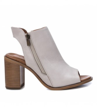 Carmela para mujer. Sandalias de piel 067131 beige -Altura tacón 8cm- Carmela para mujer. Sandalias de piel 067131 beige -Altura tacón 8cm-