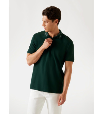 Guess para hombre. M5YP34KCJV1 Polo con logotipo en el cuello verde (S), Casual, Algodón, Manga corta