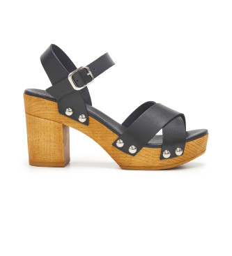 Lois Jeans para mulher. Sand?lias em pele preta com salto de madeira -
