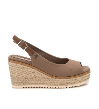 Refreshvoor vrouwen. 17154104-TAUPE Sandalen 171541 bruin (40), 5 tot 8 cm, Gesp, Casual
