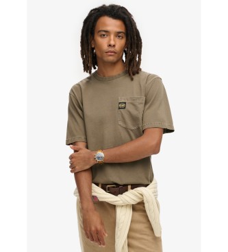 T-shirt med fickor och kontraststickning