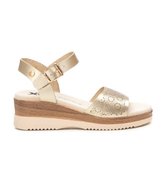 Imagen Xti para mujer. 14385006-ORO Sandalias 143850 dorado (36), 3 a 5cm, Hebilla, Casual